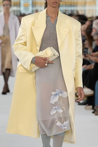 Look 19